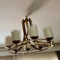 ۲ عدد لوستر ۸ شعله و یک عدد ۴ شعله فلزی طلایی رنگ