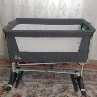 تخت کنار مادر زویه