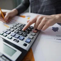 مشاور و حسابدار مالی و مالیاتی