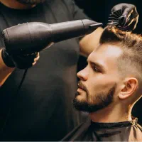 استخدام آرایشگر حرفه ای
