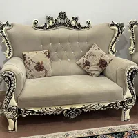 مبل ۷نفره تاج دار ب همراه جلو مبلی و میزعسلی