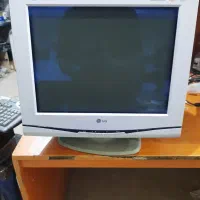 دو عدد مانیتور کاملا سالم به همراه کابل