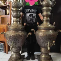 دو عدد سماور زغالی برنجی تمام قلم ارتفاع ۱۳۰ سانت