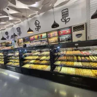 فروشنده آقا شیفت صبح در قنادی