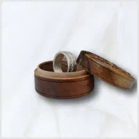 جعبه حلقه دست‌ساز از چوب گردو (منبت‌کاری آباده)
