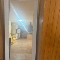 ایینه بلند ایستاده