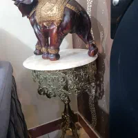 میز برنز سنگین وزن