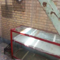 سلام یکعددویترین فلزی سالم قرمزرنگ