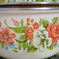 فروش سرویس قابلمه Emayetas گل بته ای در حد نو|کلکسیون اشیاء عتیقه|قم, صفاشهر|دیوار