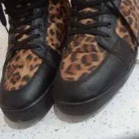 کتونی ساقه بلند  ۲ میلیون|کیف، کفش، کمربند|معمولان, |دیوار