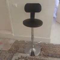 یک عدد صندلی جک دار سالم در حد نو
