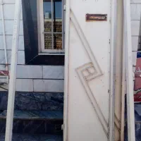 در حیاط در حد نو بدون پوسیدگی