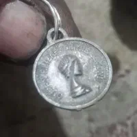 تعدادی سنگ بامهره وچندتاسکه