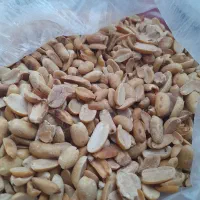 بادام زمینی کره گیری استانه