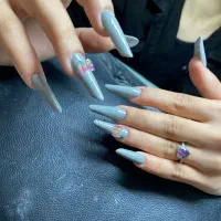 خدمات کاشت ناخن و مژه