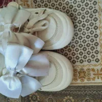 تعدادی کتونی لباس