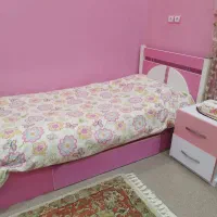 فروش تخت یک نفره ومیز تحریر در حد نو