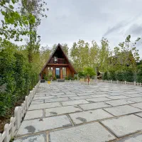 کلبه سوئیسی شازده لیام|اجارهٔ کوتاه‌مدت ویلا و باغ|شیرگاه, |دیوار