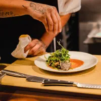 خانم آشپزی و نظافت روزانه