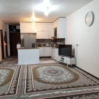 طبقه هم کف از دو طبقه راه جدا