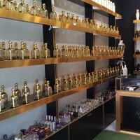 استخدام فروشنده خانم در دنیای عطر و ادکلن