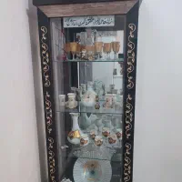 بوفه با وسایل دکوری