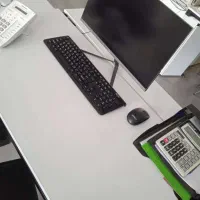 منشی و کمک حسابدار خانم