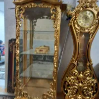 ساعت ایستاده و ویترین