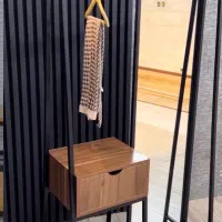 اینه تمام قد و چوب لباسی