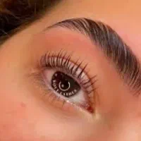 نیازمند مدل لیفت مژه و ابرو