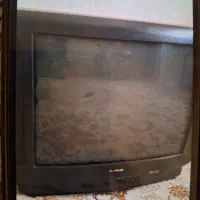 تلویزیون و میزش