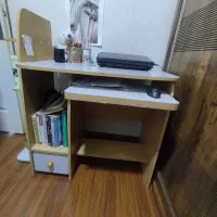 میز تحریر کار کرده