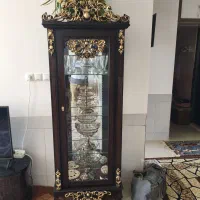 ویترین میزو عسلی بسیار تمیز