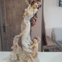 دو عدد مجسمه