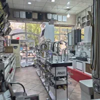 فروشنده و همکار جوان فعال