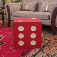 مکعب تاس بزرگ قرمز