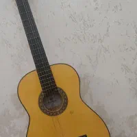گیتار همراه وسایل جانبی کیف و کاپو