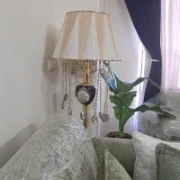 آباژور ایستاده