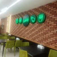 همکار جهت کار در فست فود