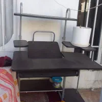 میز تحریر و کامپیوتر