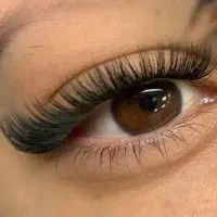 نیازمند مدل اکستیشن مژه