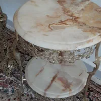 گلدان و میز برنز جنس قدیمی|کلکسیون اشیاء عتیقه|کرمانشاه, |دیوار