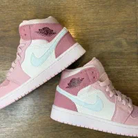 کتونی جردن وان صورتی ساقدار