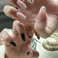 کاشت ناخن|خدمات آرایشگری و زیبایی|مشهد, خرمشهر|دیوار