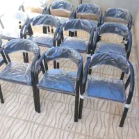 تعدادی صندلی فلزی چرمی شیک وزیبا