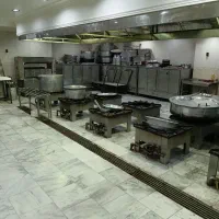 طبخ و توزیع غذای روزانه