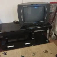 تلوزیون ال جی با میز شیشهای