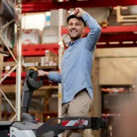 استخدام آقا (کارگر انبار)