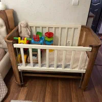 تخت کنار مادر چوبی