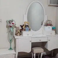 تخت و میز لوازم ارایش|تخت و سرویس خواب|دماوند, دماوند|دیوار